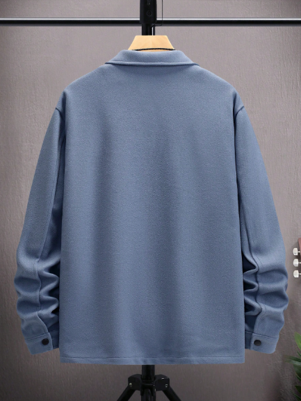 Men's coat with front buttons and back pockets