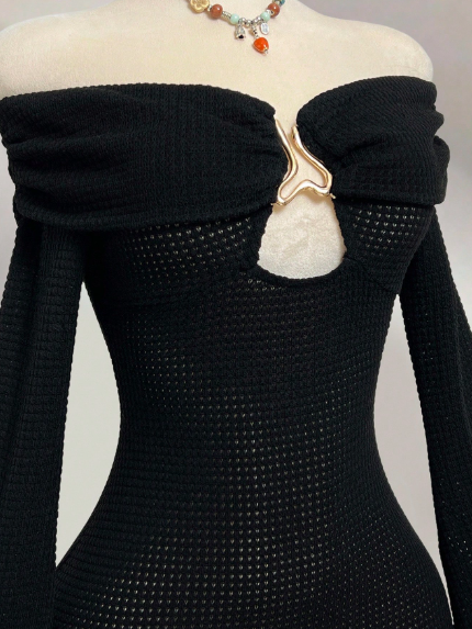 Women's Fashion Hollow Out Off Shoulder Long Sleeve Mini Dress With Metal Buckle Decor, Casual Vacation Wear For Autumn/Winter